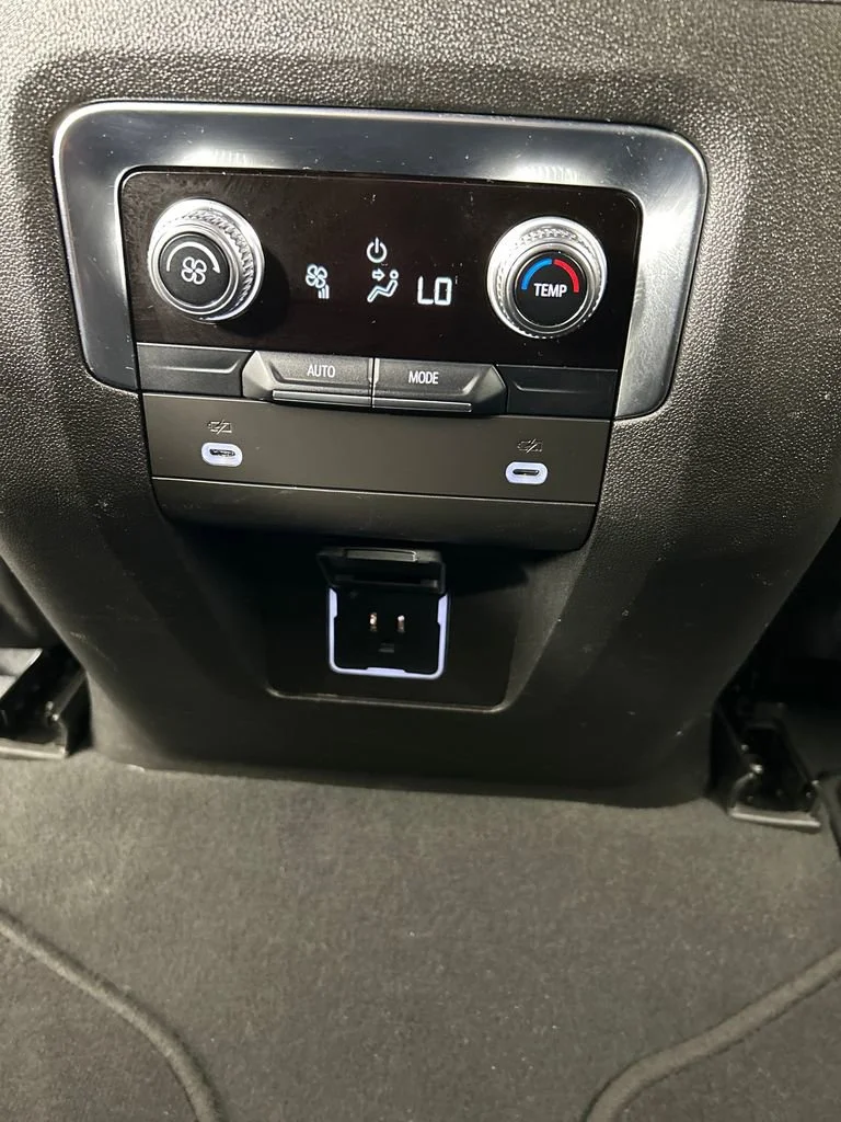 Used 2024 Onyx Black GMC SLT image 18