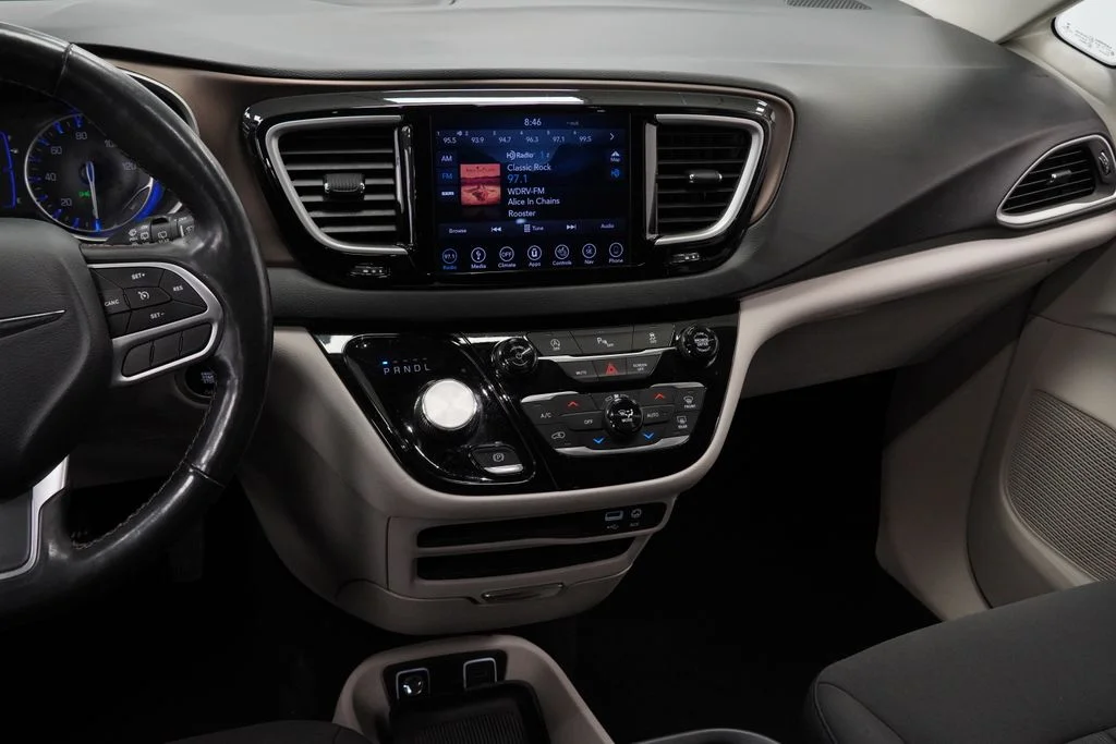 Used 2019 Silver Chrysler Touring Plus image 30