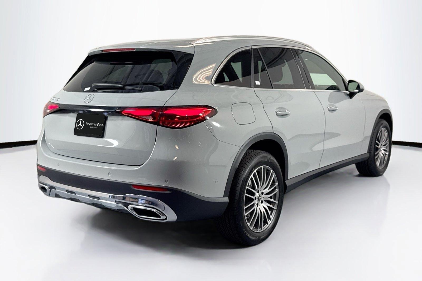 New 2026 Manufaktur Alpine Grey Mercedes-Benz GLC 300 image 5