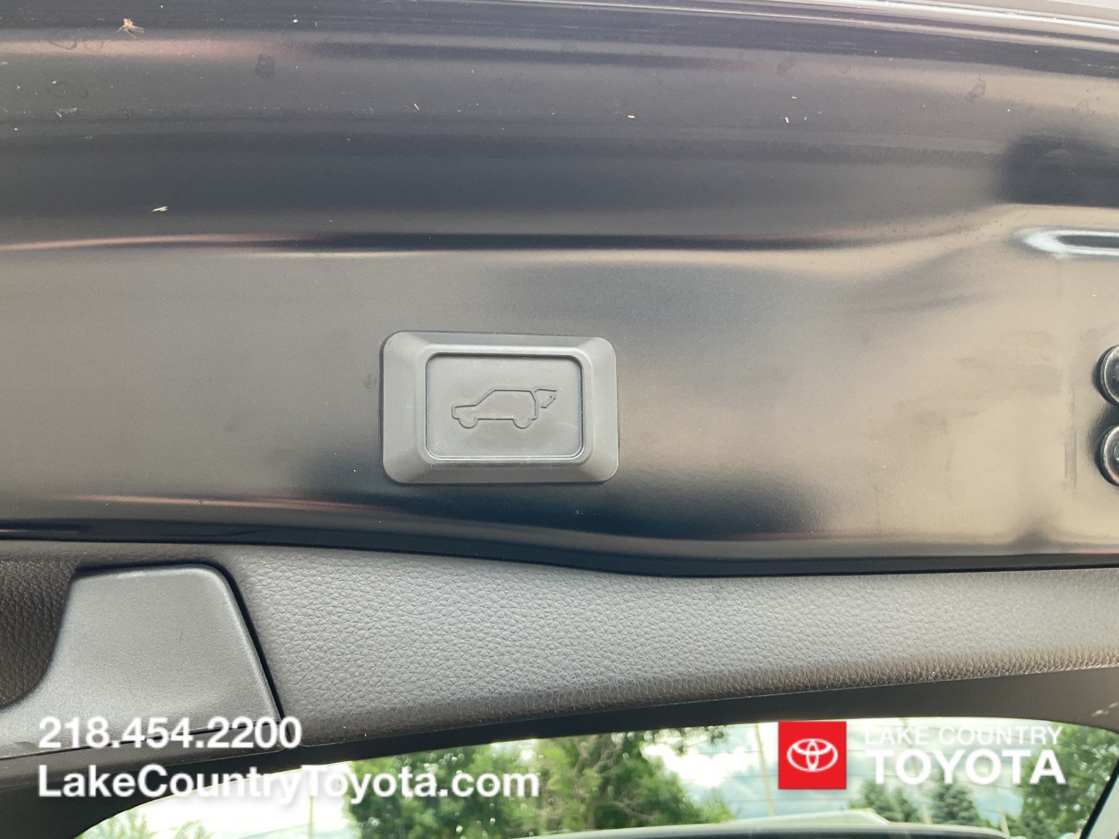 Used 2019 Midnight Black Metallic Toyota Limited image 13