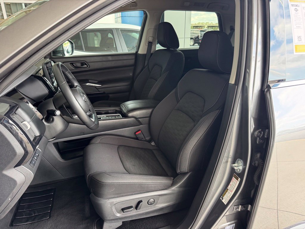 Used 2025 Gray Nissan SV image 18