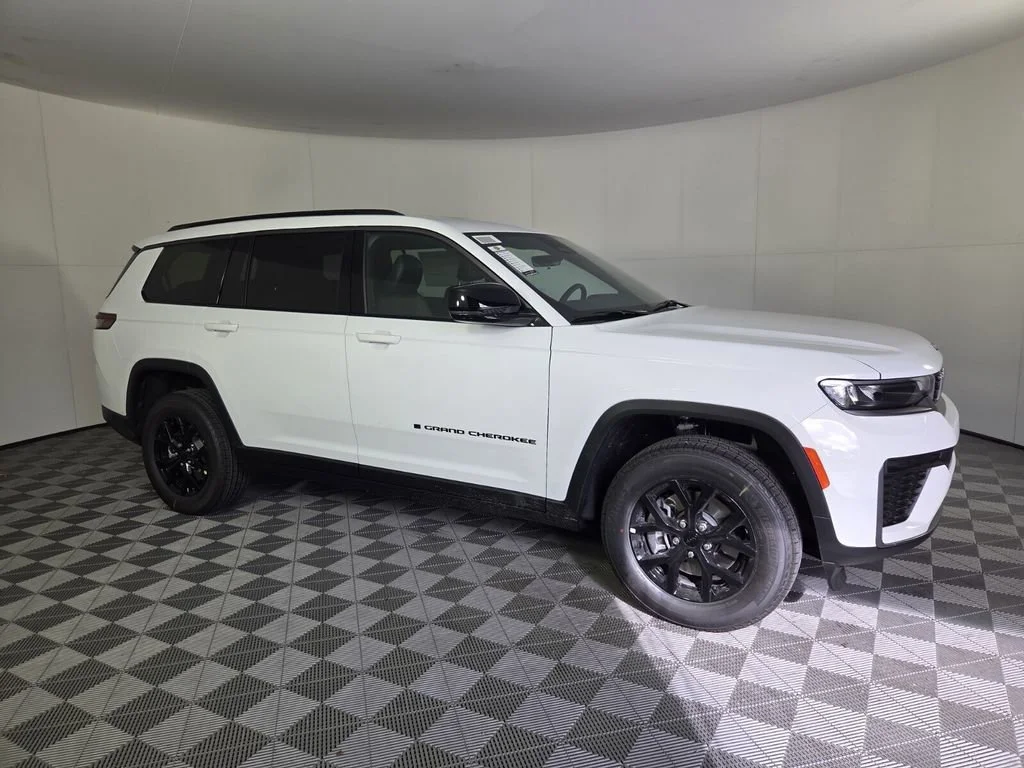 New 2026 Bright White Clear-Coat Exterior Paint Jeep Laredo Altitude image 2