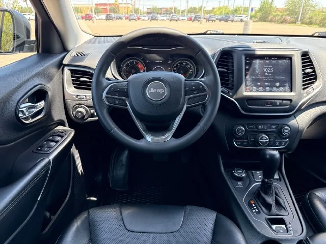 Used 2022 White Jeep Latitude Lux image 13