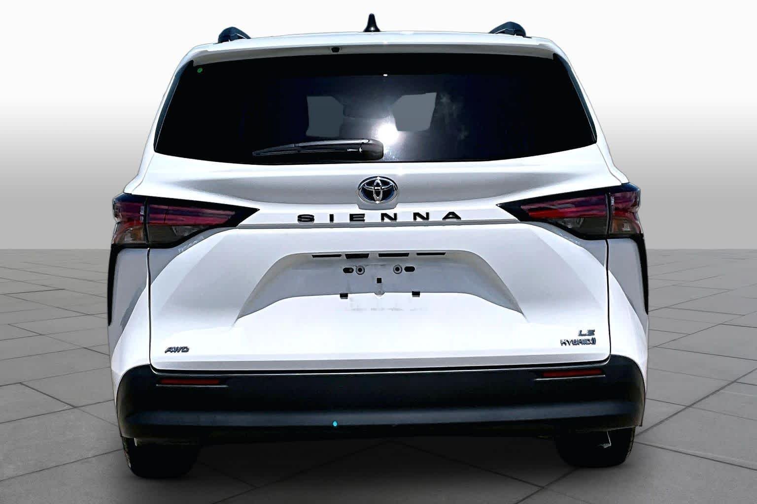 Used 2022 White Toyota LE image 4