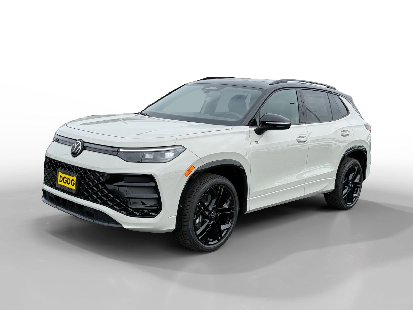 2026 Volkswagen Tiguan 2.0T SE R-Line Black 4Motion's photo
