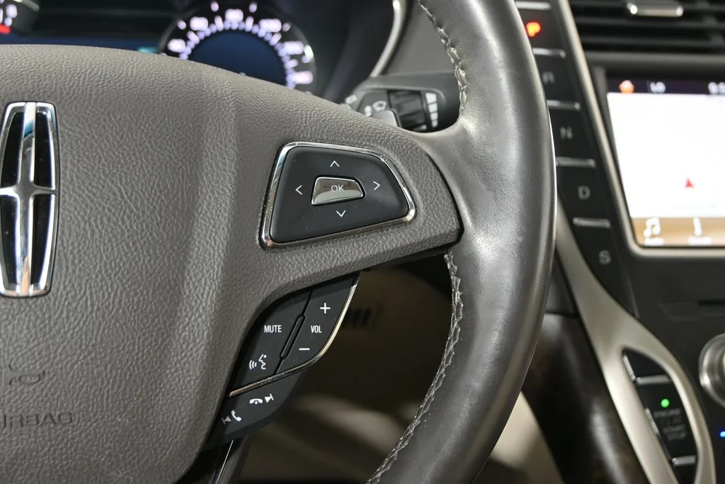 Used 2016 Black Lincoln Reserve image 37
