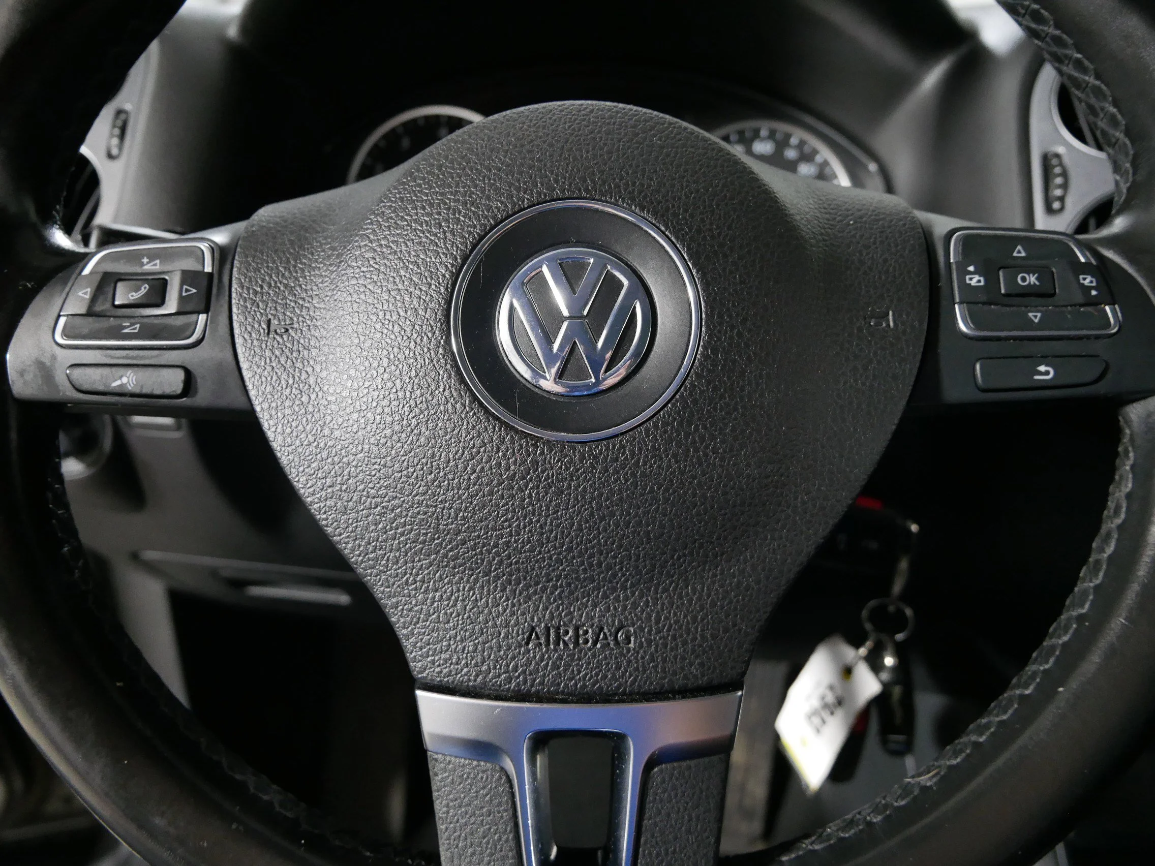 Used 2012 Pepper Gray Metallic Volkswagen S w/Sunroof image 25