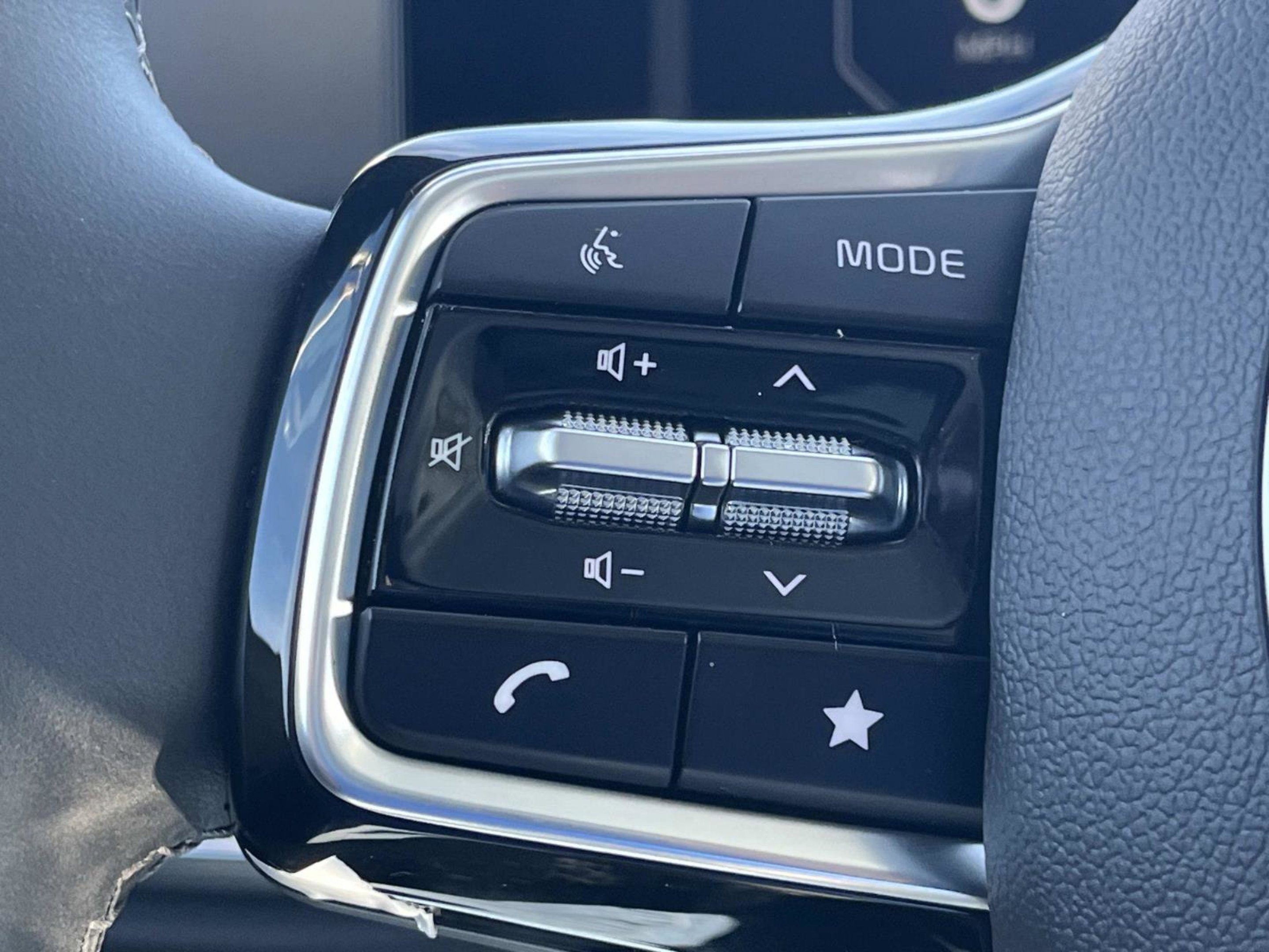 2025 Kia Sorento SX - Photo 29