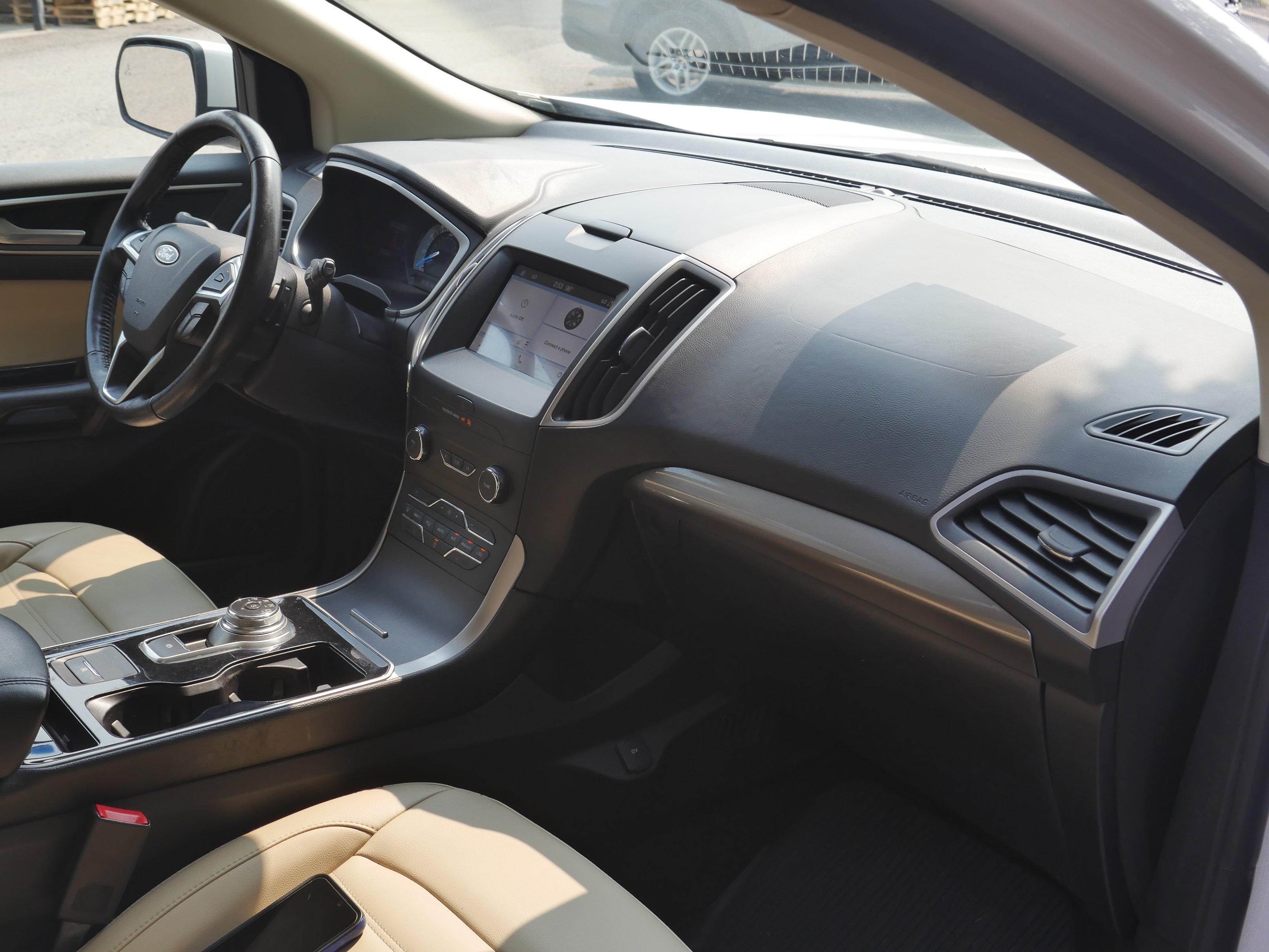 Used 2019 White Platinum Clearcoat Metallic Ford SEL image 27