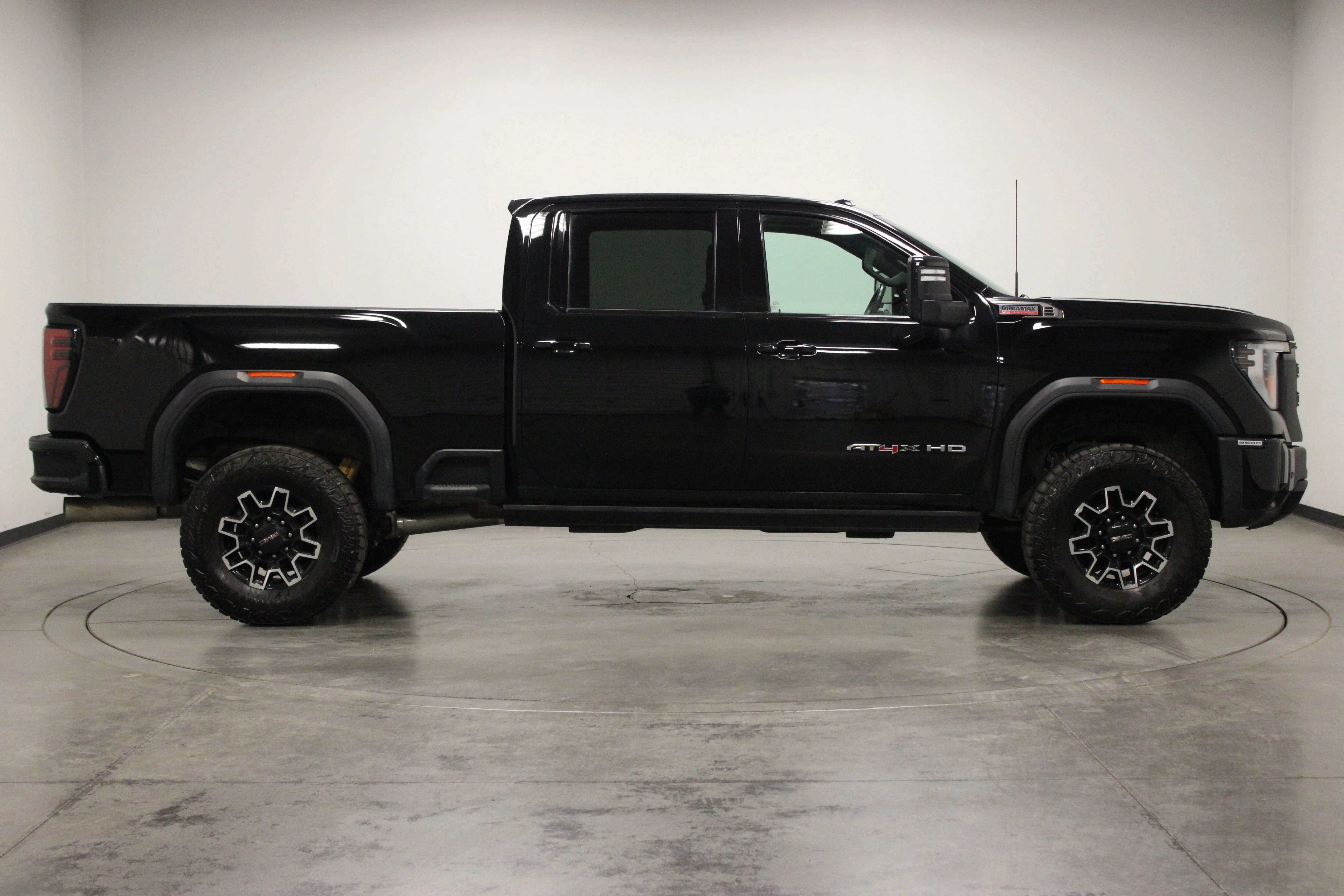 Used 2025 Onyx Black GMC AT4X image 9