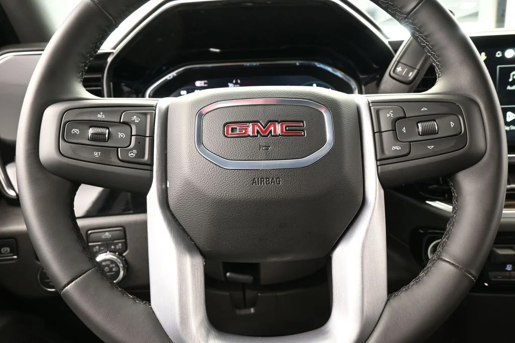 Used 2025 Sterling Metallic GMC Elevation image 24