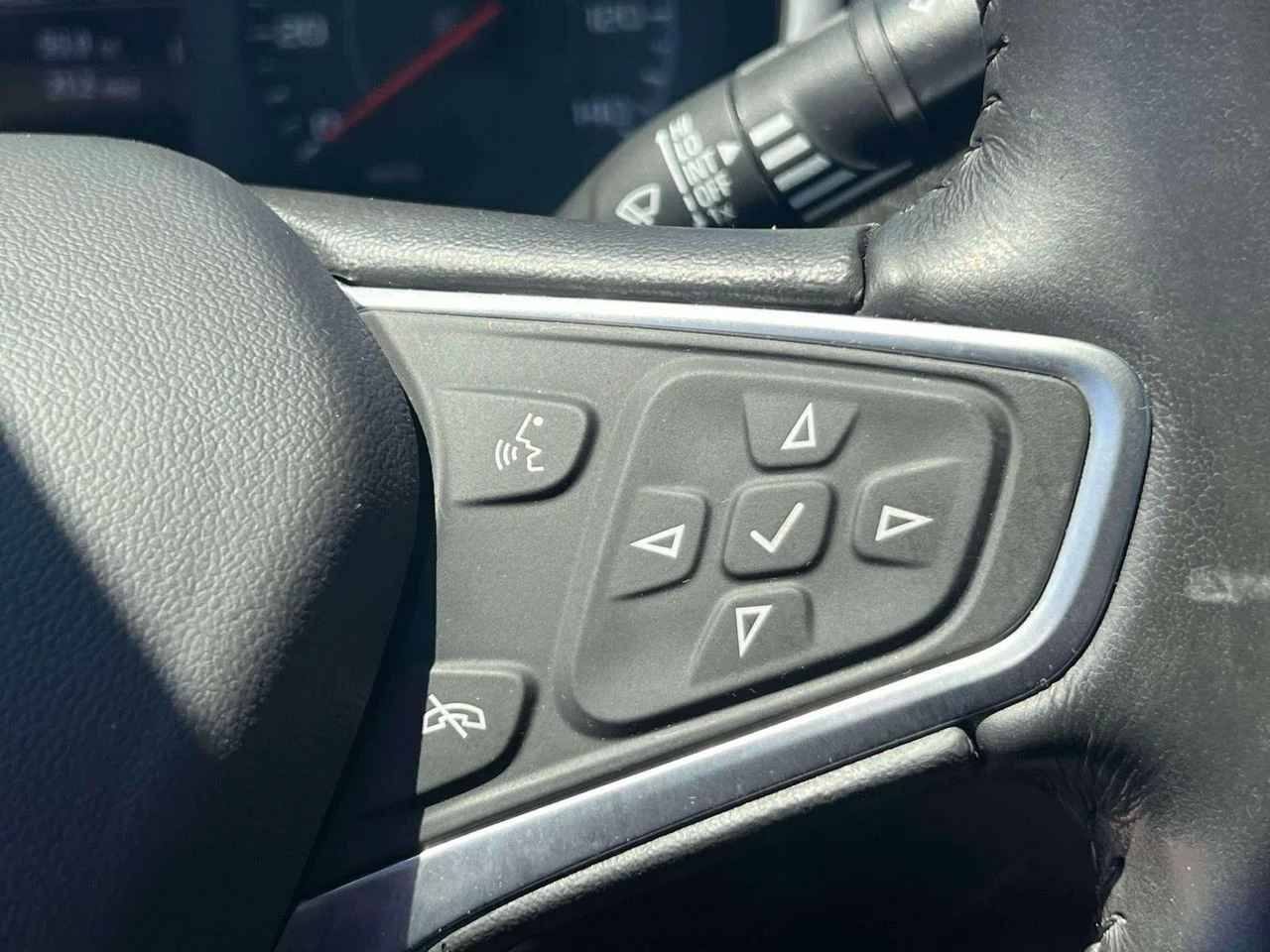 Used 2022 Dark Ash Metallic Chevrolet FWD RS image 23