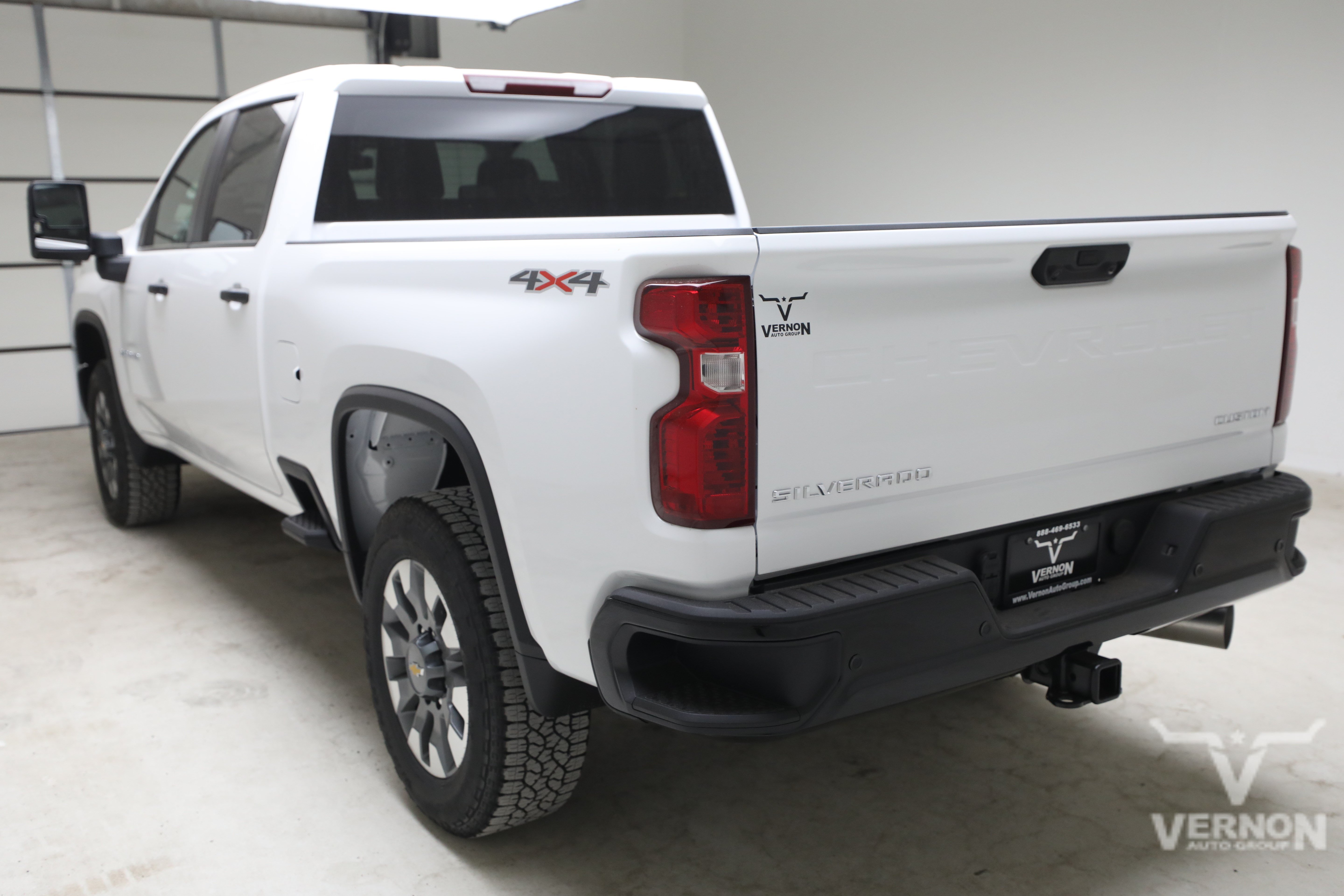 New 2026 Summit White Chevrolet N image 3