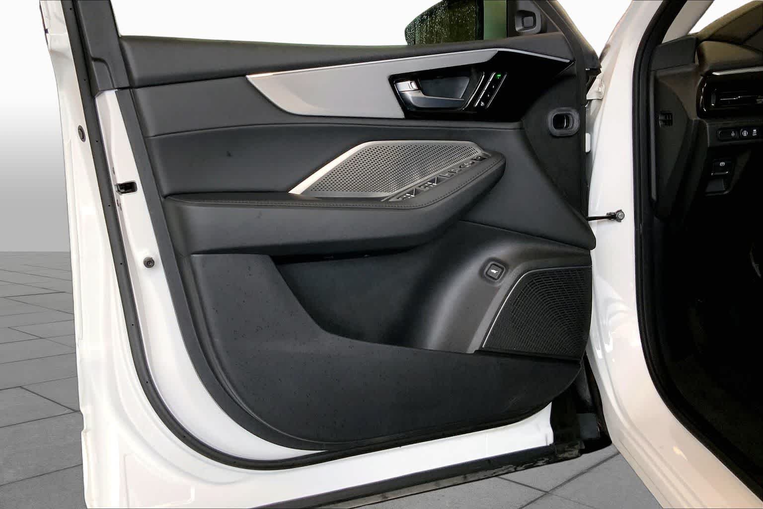 Used 2023 Platinum White Pearl Acura  image 18