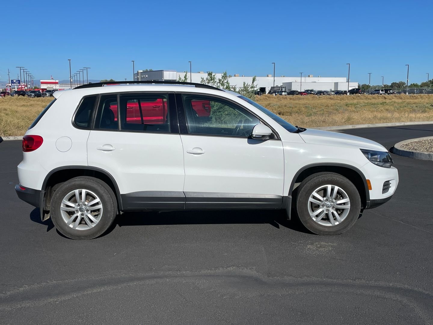 Used 2017 Volkswagen Tiguan S with VIN WVGBV7AX6HK000319 for sale in Union Gap, WA
