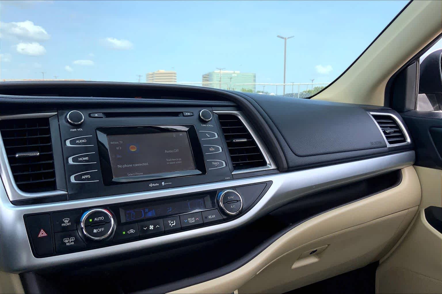 Used 2015 Blizzard Pearl Toyota LE Plus image 35
