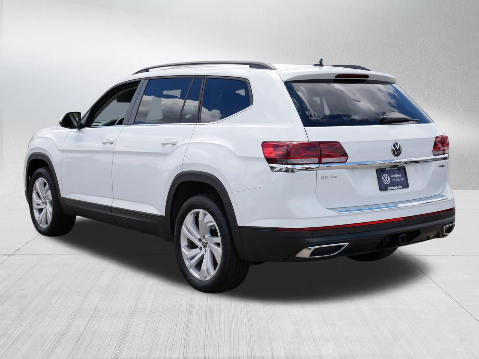 Used 2023 Pure White Volkswagen 3.6L V6 SE w/Technology image 5