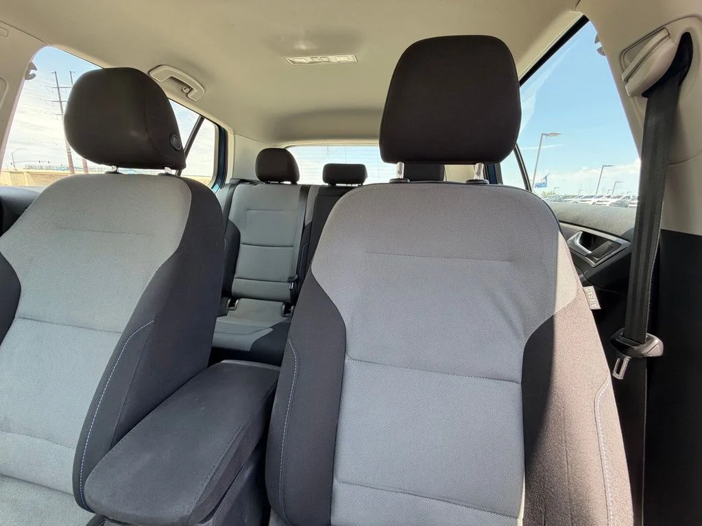 Used 2016 Blue Volkswagen SE image 11
