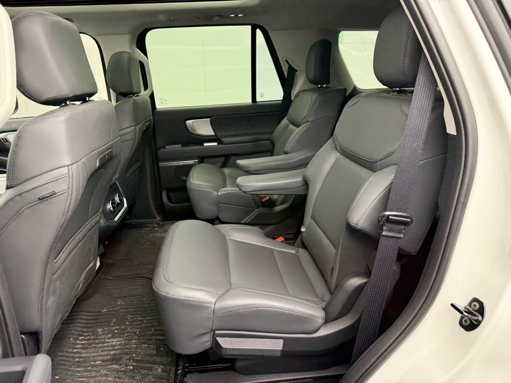 New 2026 Star White Metallic Tri-Coat Ford Active image 43