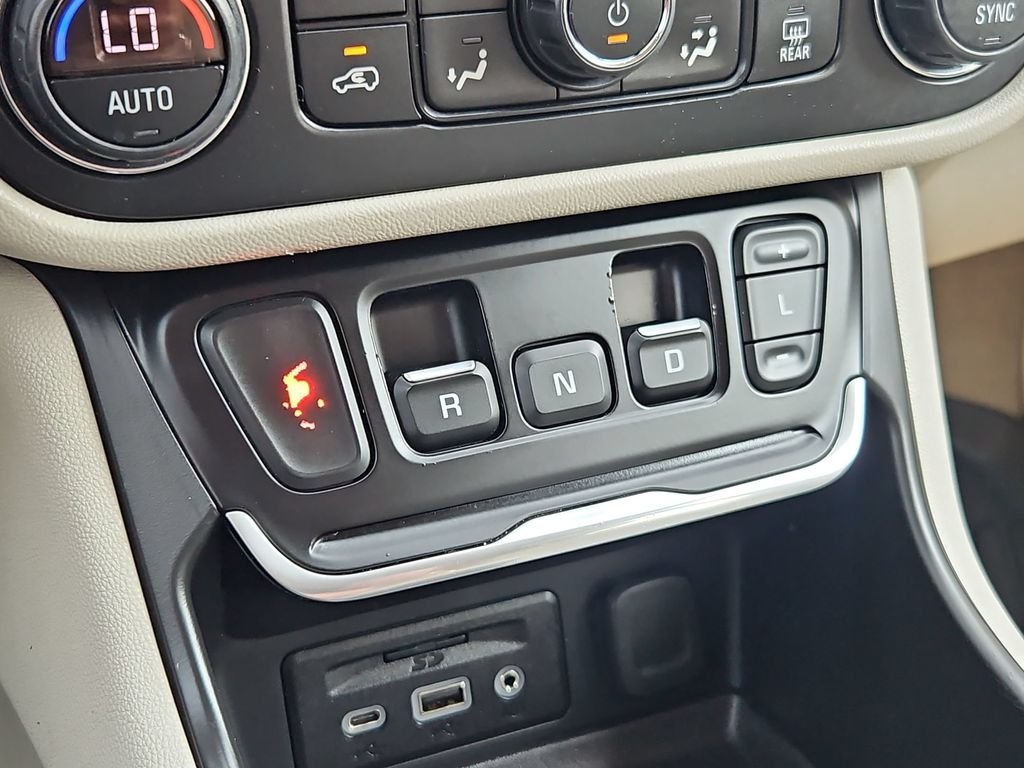Used 2020 White Frost Tricoat GMC Denali image 20