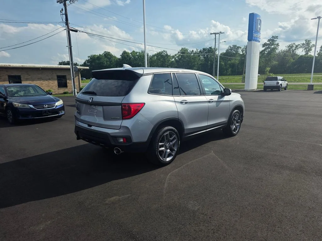 Certified Used 2023 Lunar Silver Metallic Honda EX-L image 3
