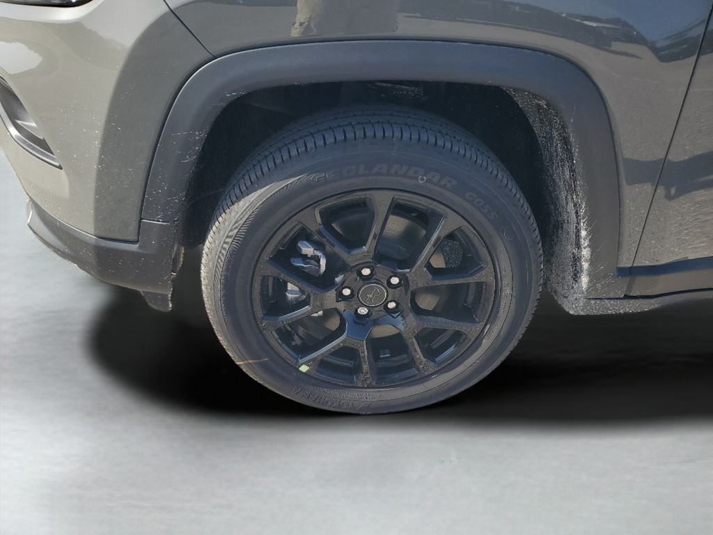 New 2026 Sting-Gray Clearcoat Jeep Latitude image 10