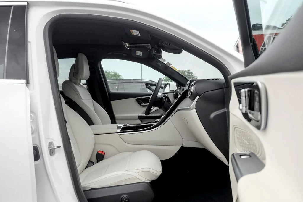 New 2026 Polar White Mercedes-Benz GLC 300 image 15