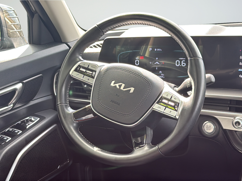 Used 2024 Green Kia S image 41