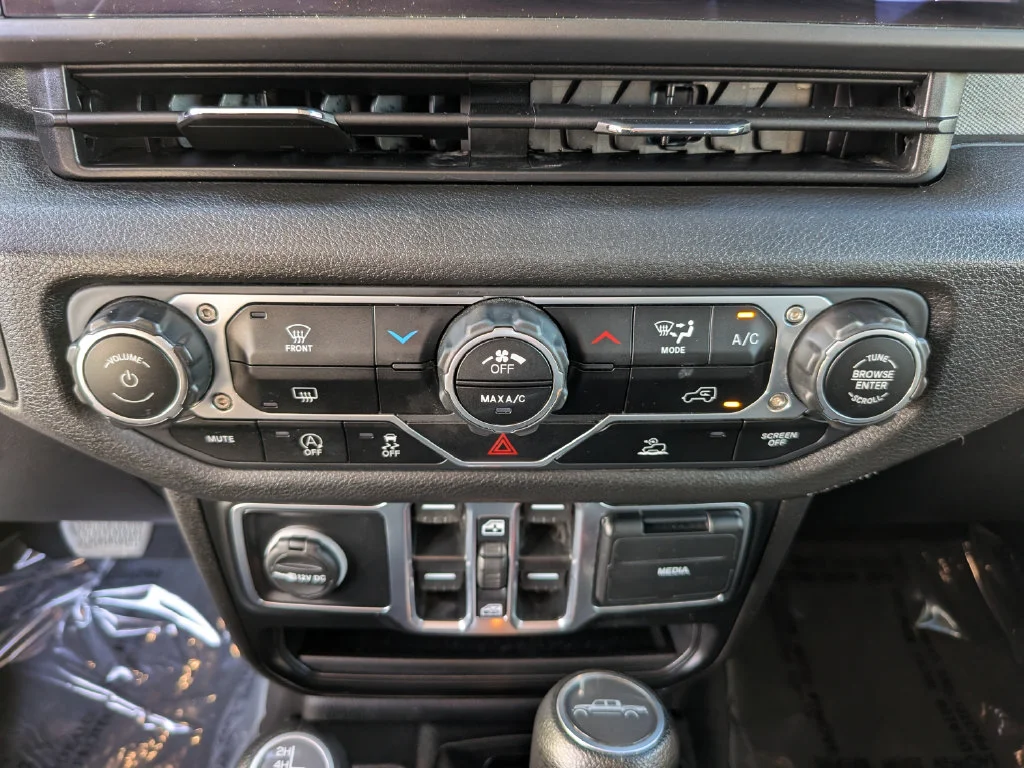 Used 2025 White Jeep Sport S image 20