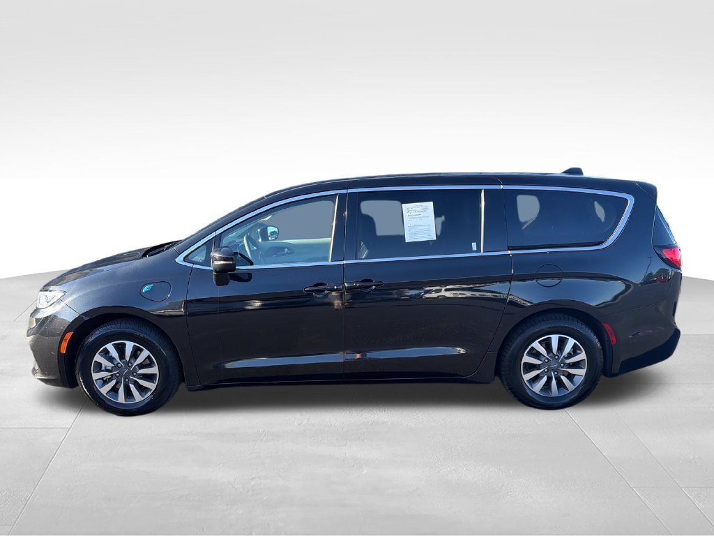 Used 2023 Black Chrysler Touring L image 2