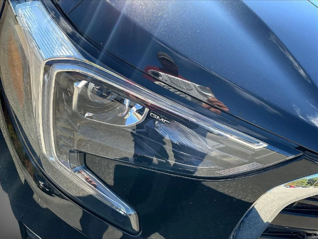 Used 2020 Ebony Twilight Metallic GMC SLE image 32