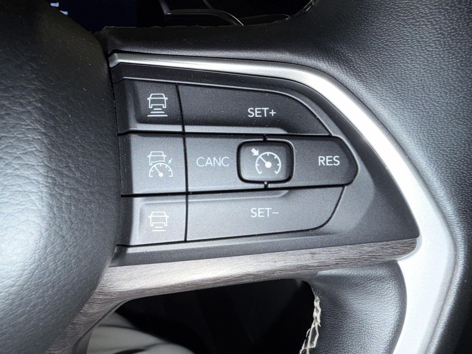 Used 2021 Velvet Red Pearlcoat Jeep Limited image 17