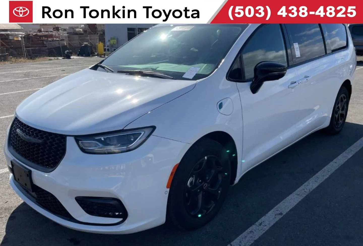 Used 2025 Bright White Clearcoat Chrysler Select Premium S Appearance image 1