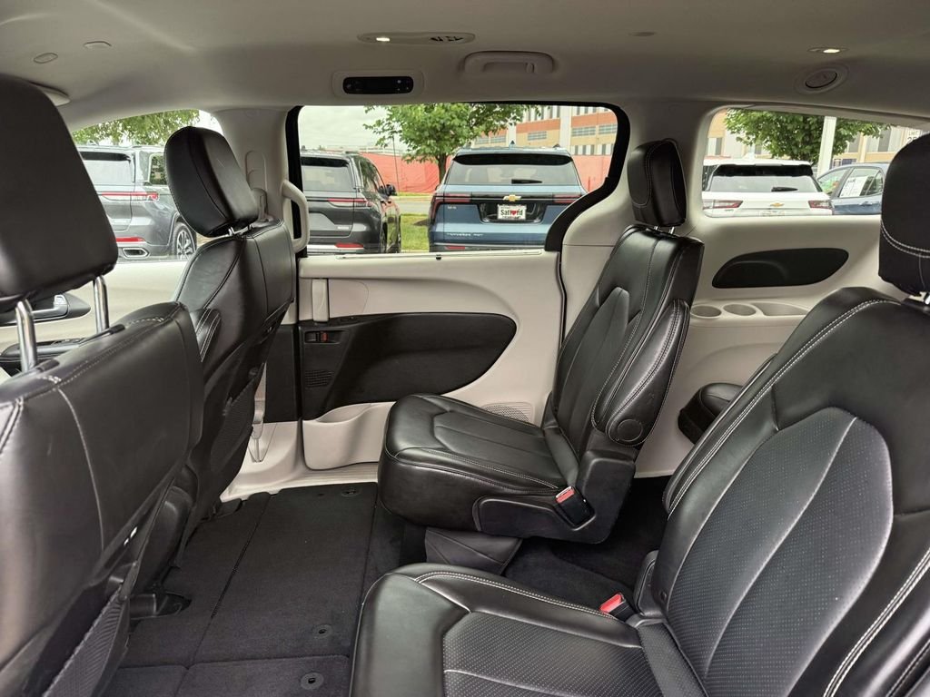 Used 2024 Black Chrysler Touring L image 14