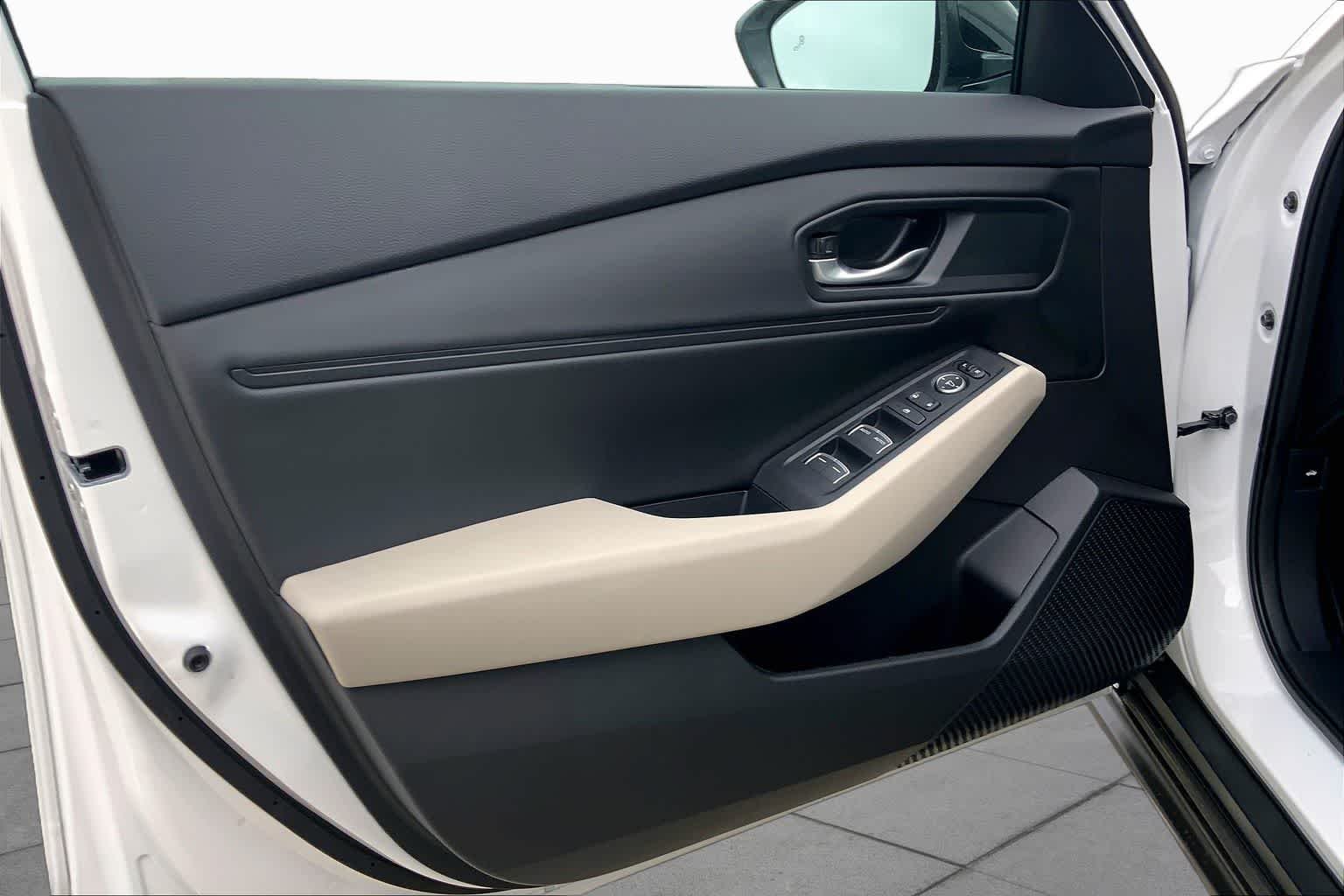 New 2026 Platinum White Pearl Honda SE image 10