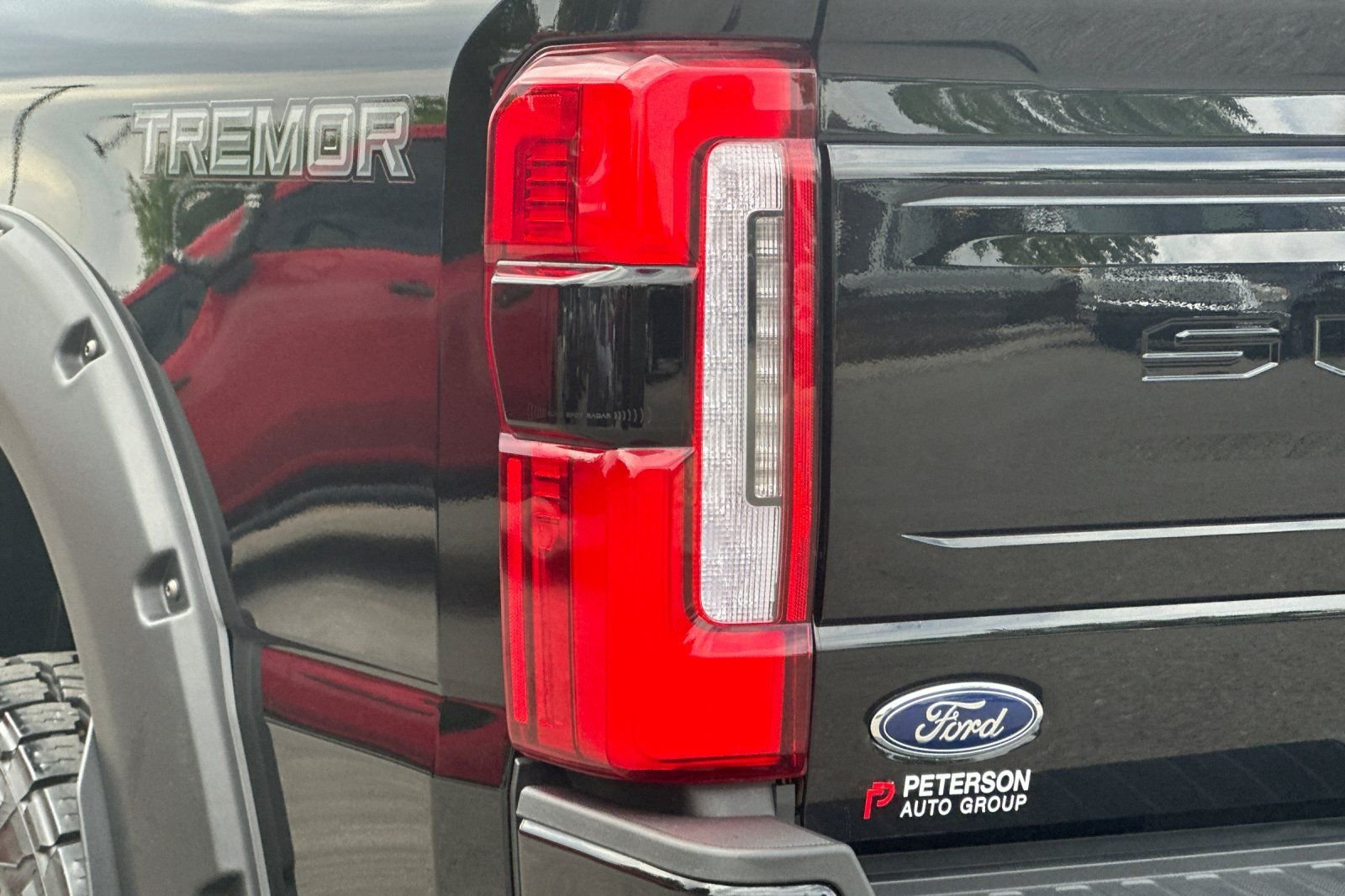 Used 2025  Ford Platinum image 26