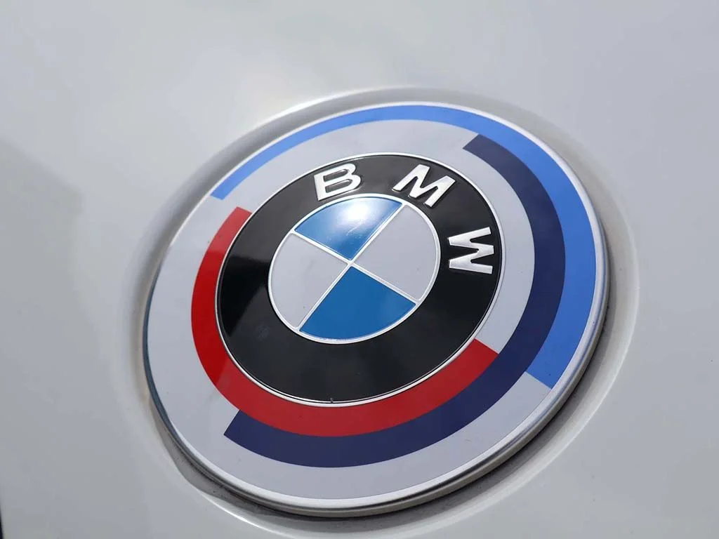 Used 2023 White BMW M60i image 29
