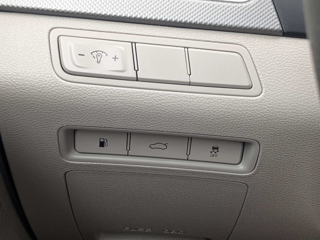 Used 2015 Gray Hyundai SE image 29