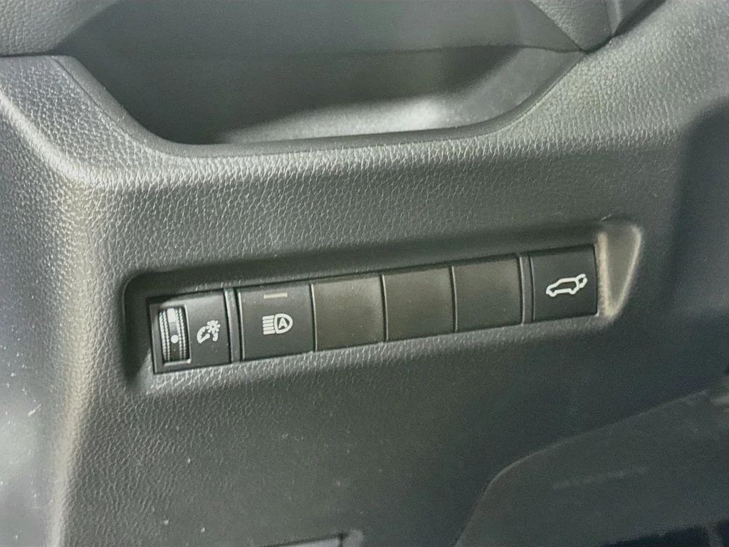 Used 2022 Black Toyota XLE Premium image 10