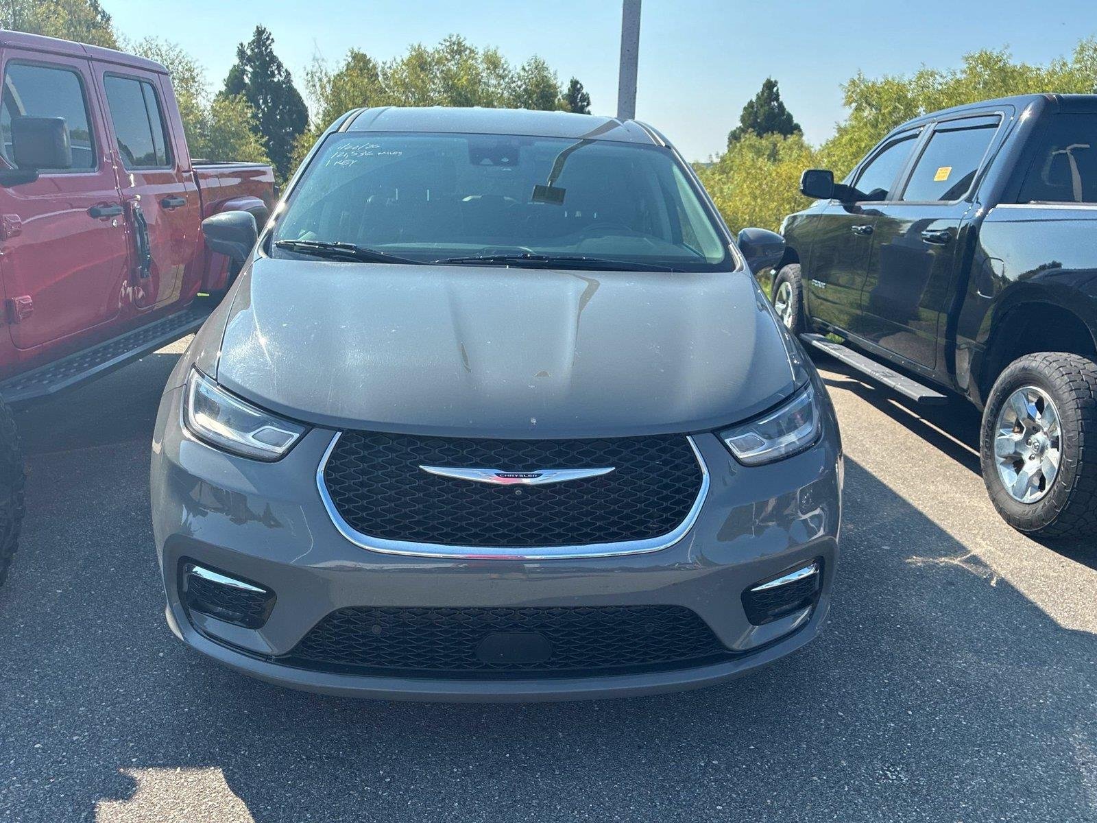 Used 2022 Ceramic Gray Clearcoat Chrysler Hybrid Touring L image 2