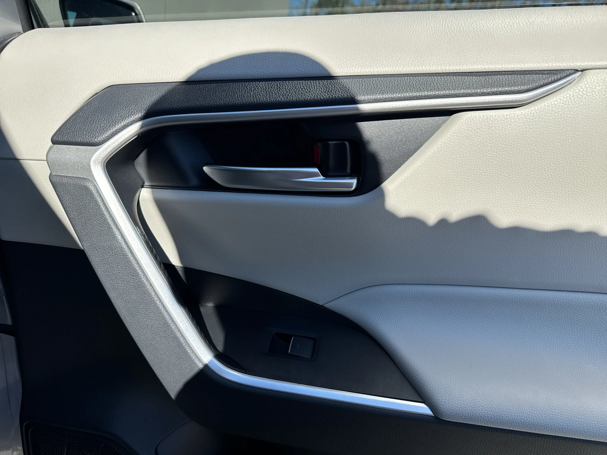 Certified Used 2025 Silver Sky Metallic Toyota XLE Premium image 26