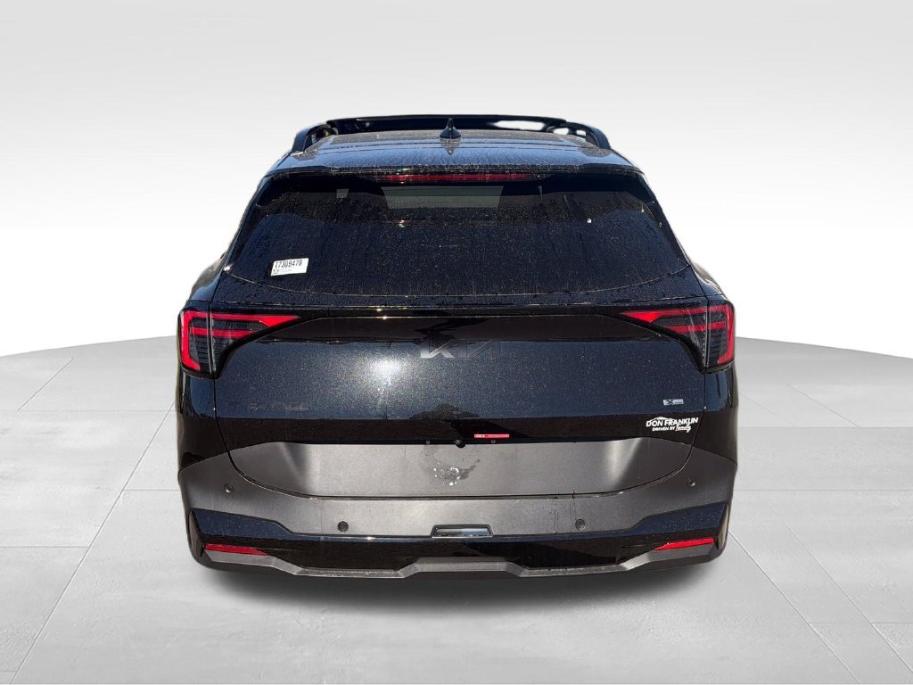 Used 2026 Black Kia X-Line image 4