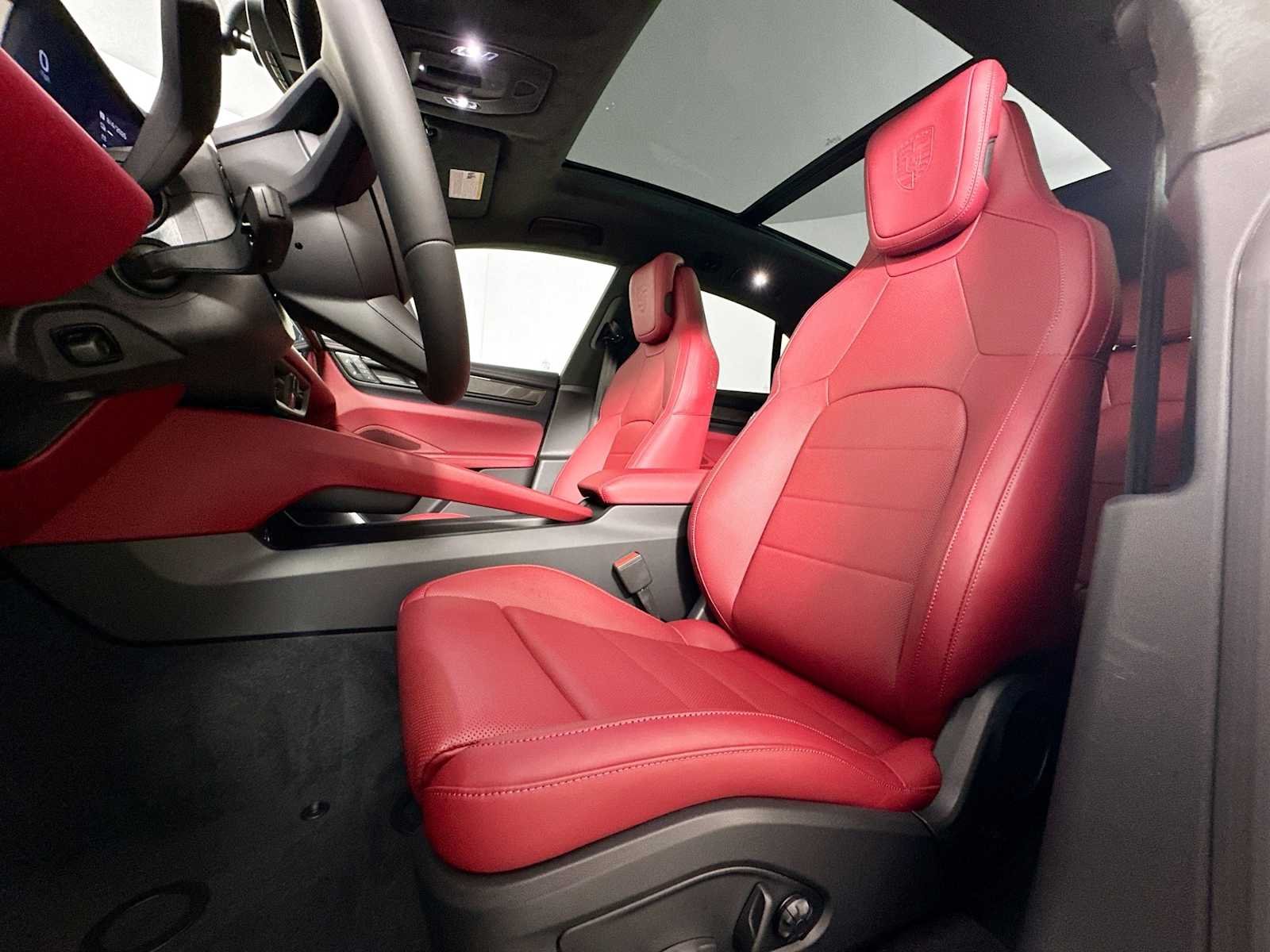 2025 Porsche Macan Turbo Electric - Photo 5