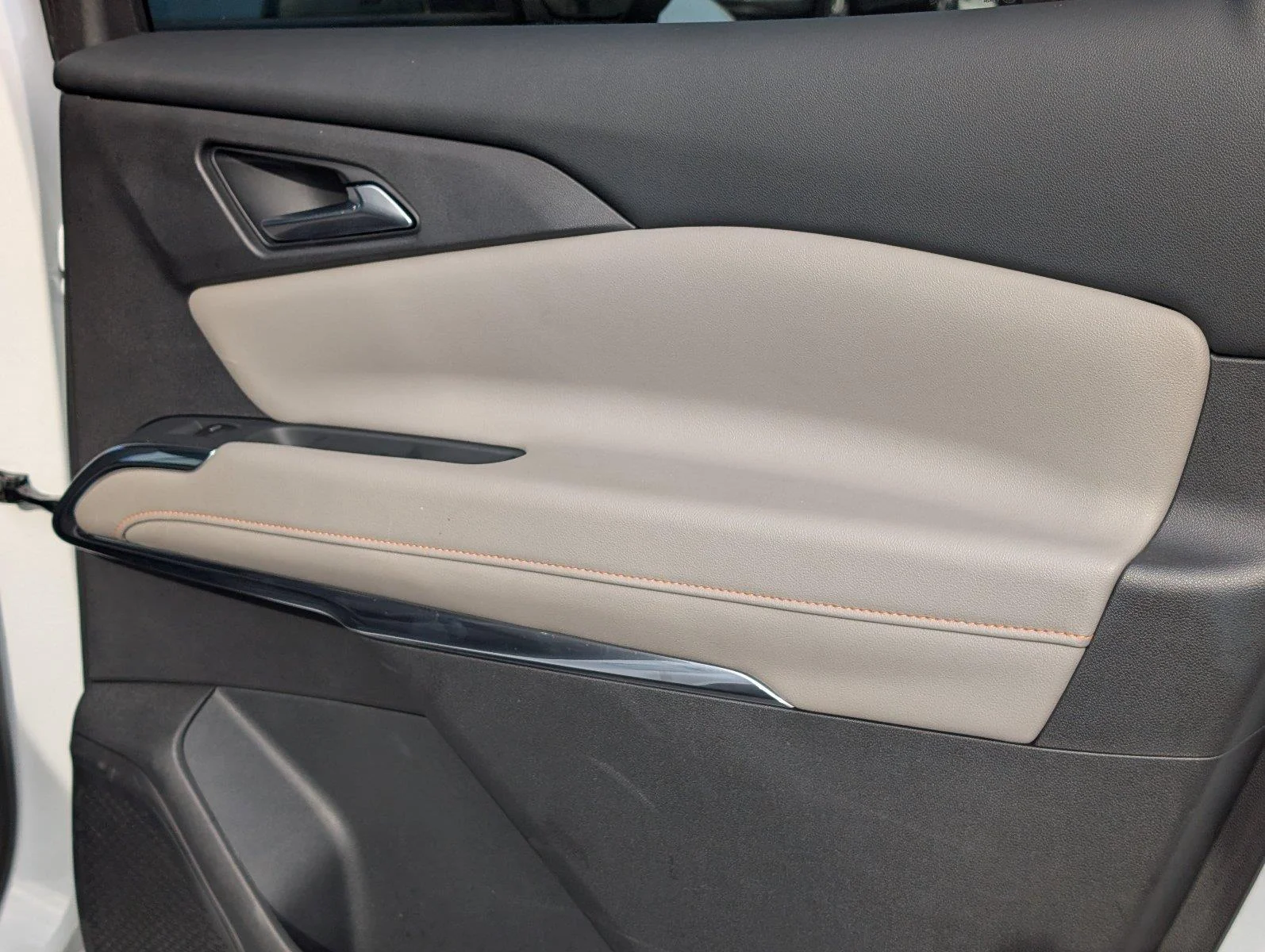 Used 2026 Summit White Chevrolet LT image 37
