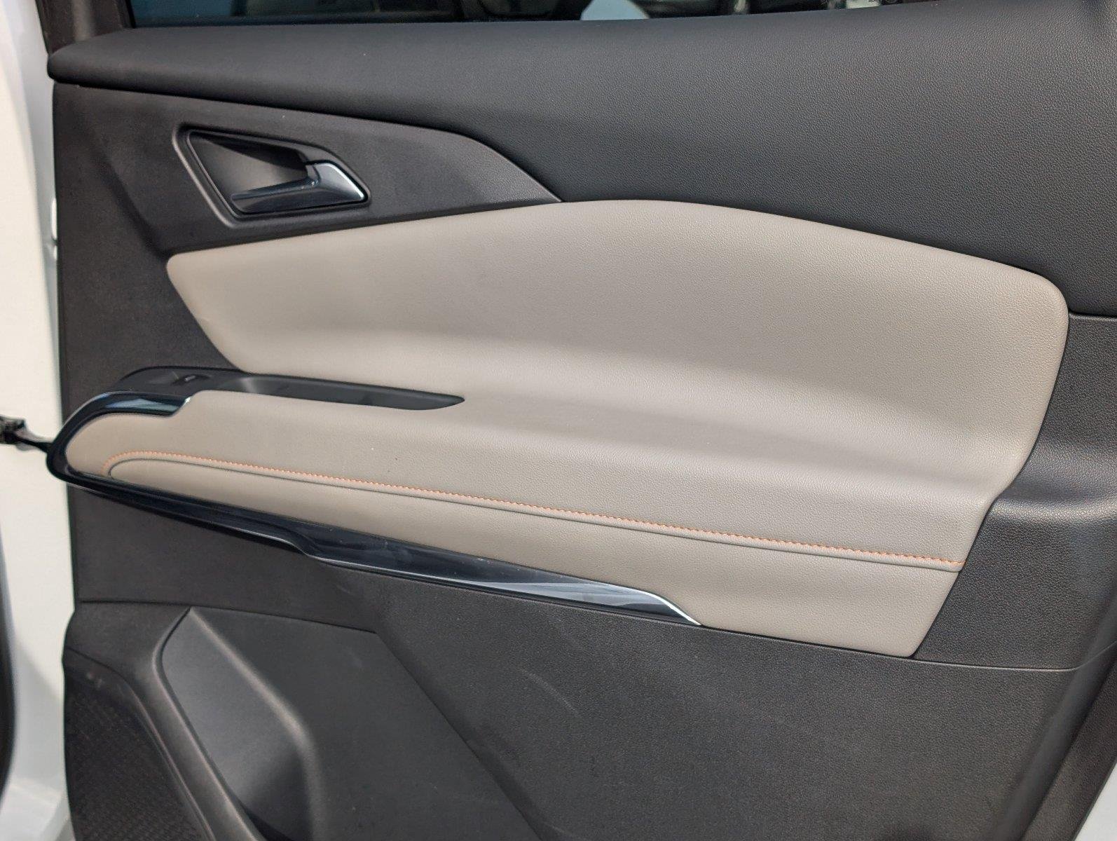 Used 2026 Summit White Chevrolet LT image 37
