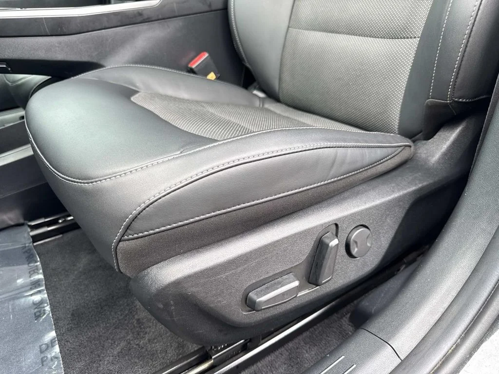 Used 2024 Gray Kia Light image 22