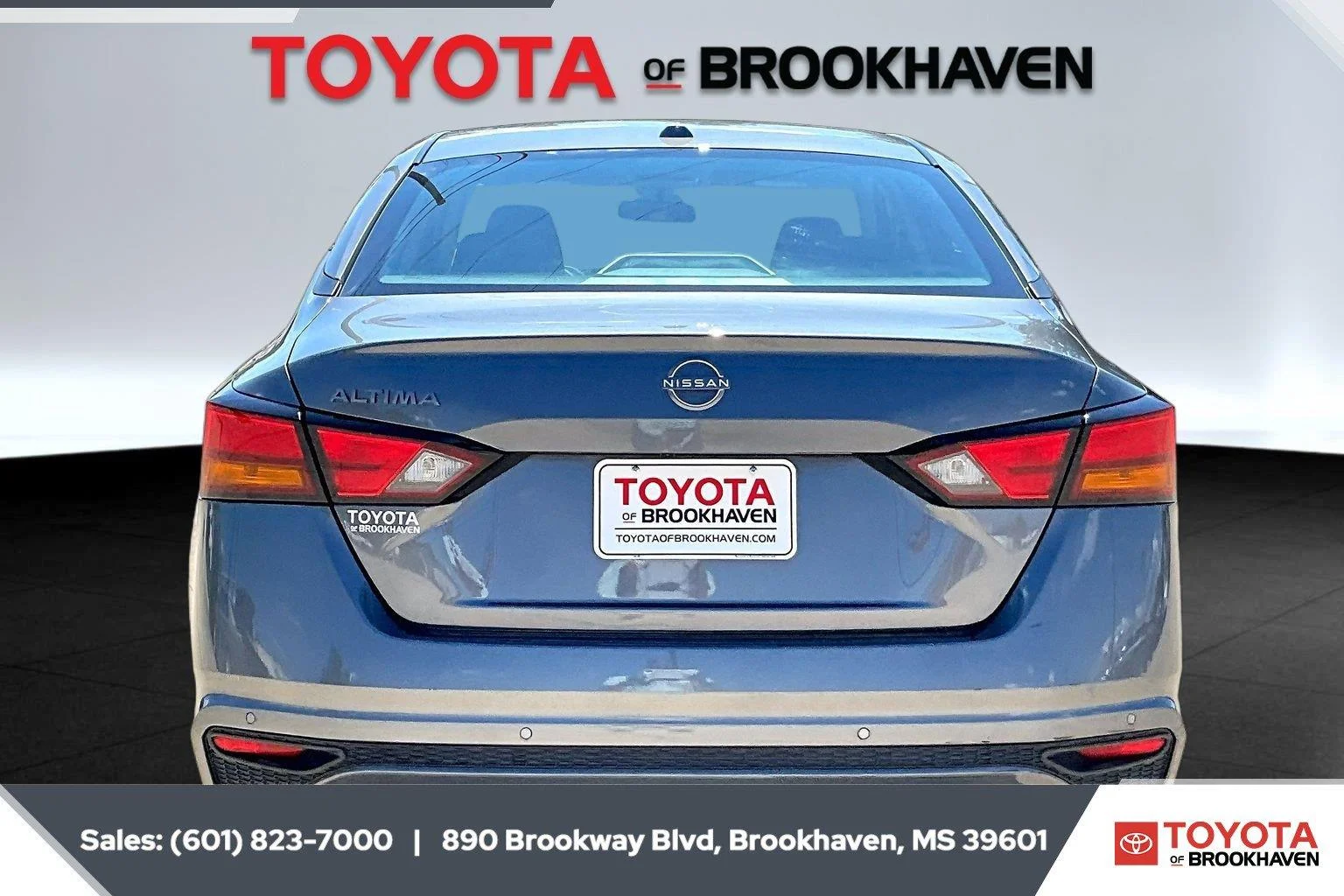 Used 2025 Gun Metallic Nissan SV image 4