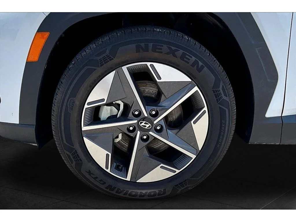 Used 2025  Hyundai SEL Convenience image 7