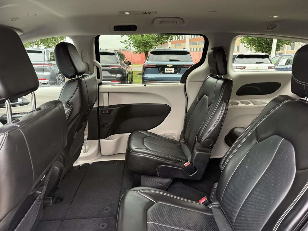Used 2024 Black Chrysler Touring L image 14