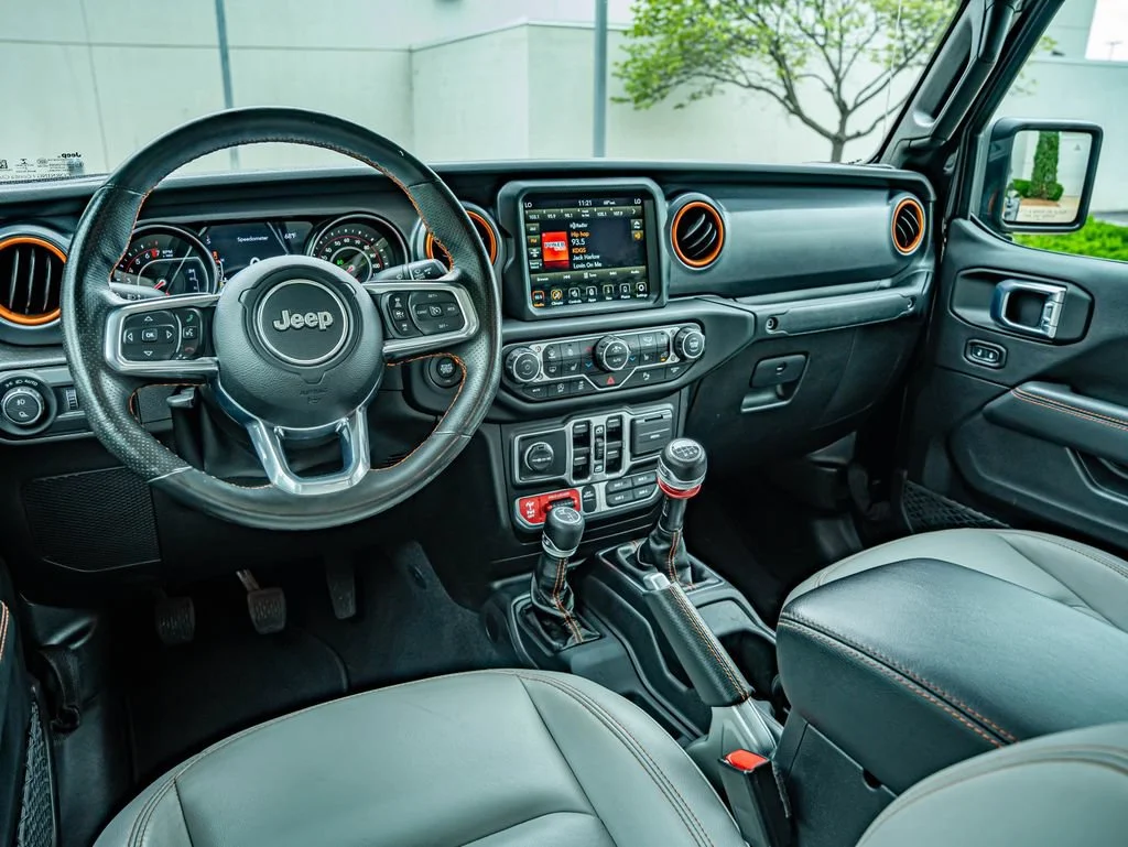 Used 2021 Black Clearcoat Jeep Mojave image 28